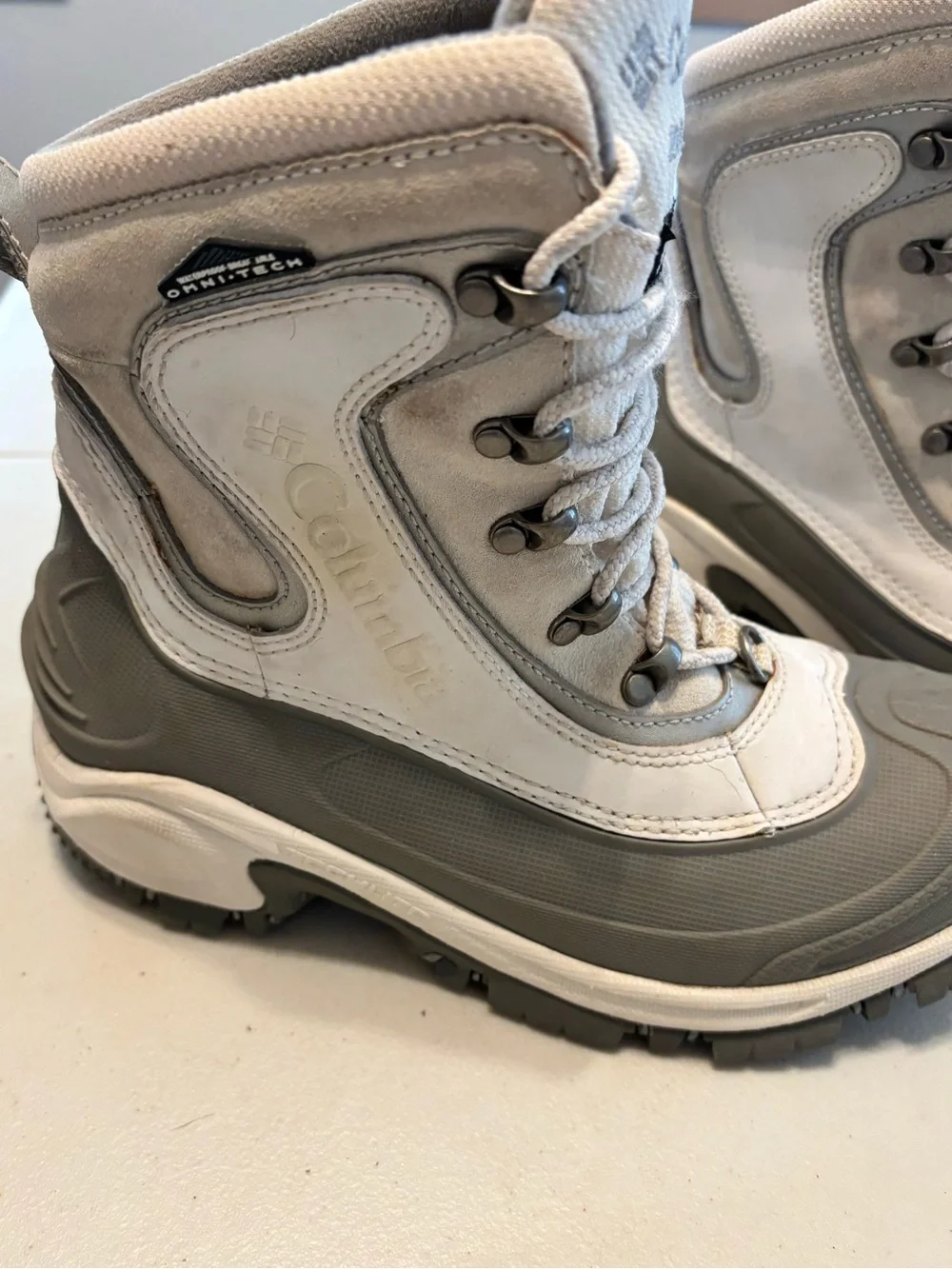 Columbia Winter Boots in Light Gray and White 6.5